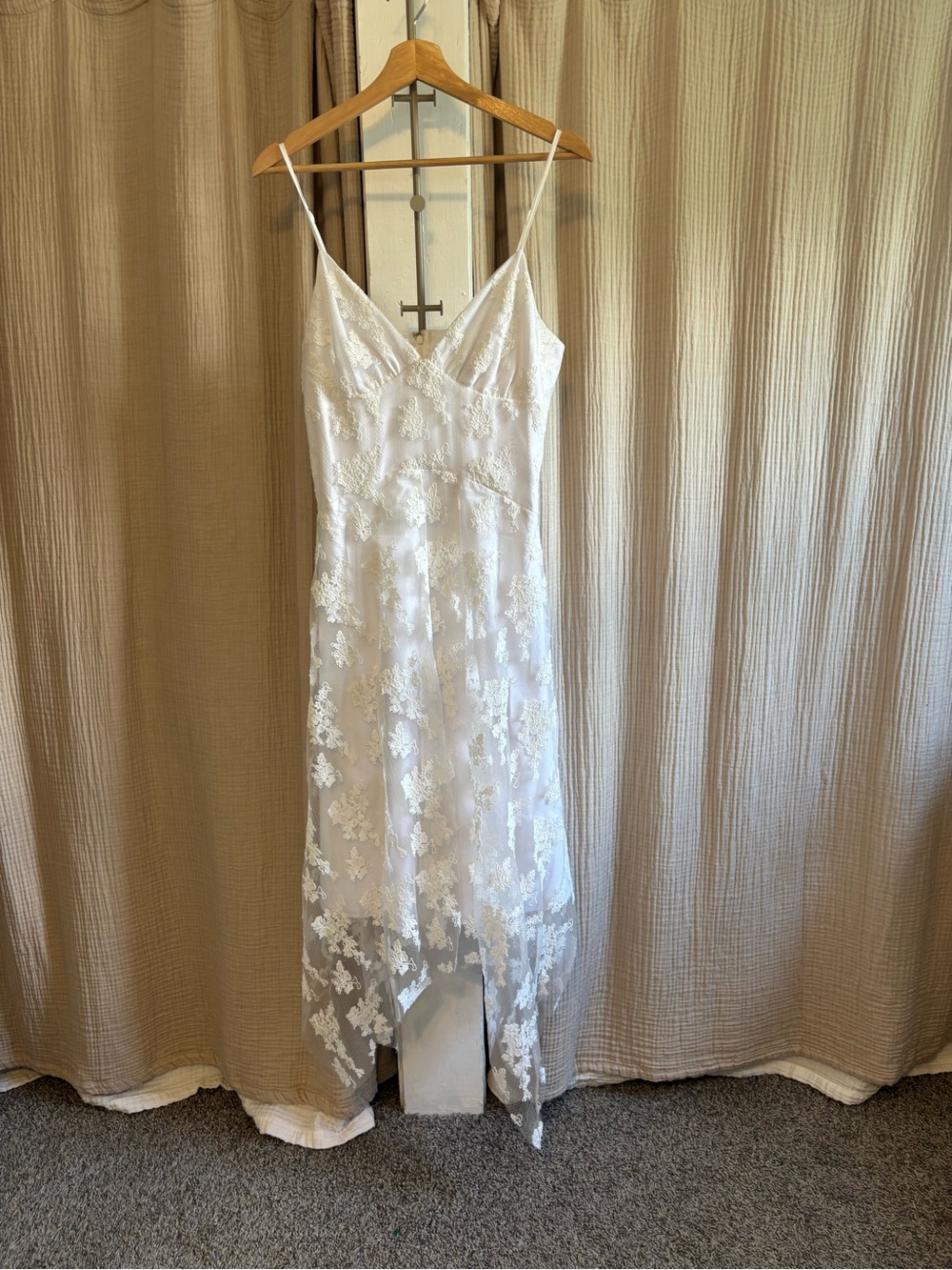 New Storia Lace Handkerchief Hem Midi Dress- Large - Picture 2 of 13
